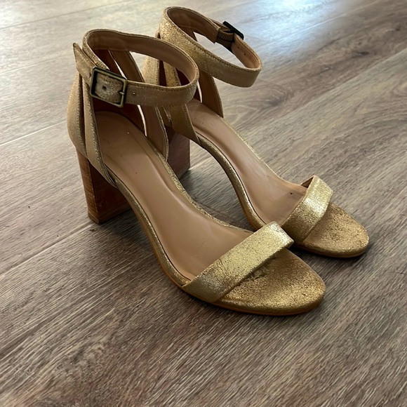ABLE Elizabeth Heel in Gold Metallic - Picture 2 of 5